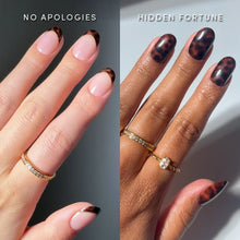 Lisawu The Short Round Tortoiseshell Duo press-on nail bundle manicure lifestyle photo