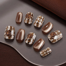 LISAWU Vintage Elegance Press-On Nails - Image 8