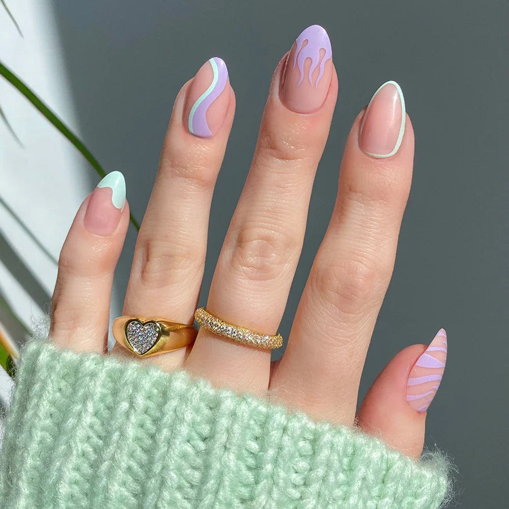 Lisawu Wild Card press-on nails manicure lifestyle photo